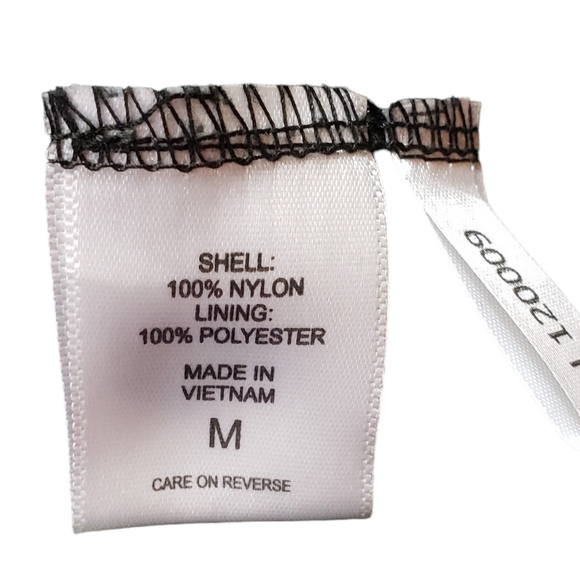 NY&CO Sleeveless Mesh Blouse - Picture 5 of 9